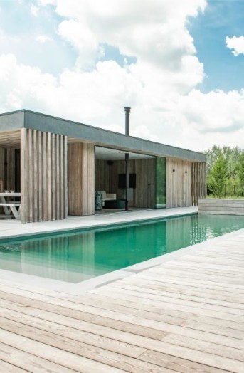Swimming pool area with an outbuilding